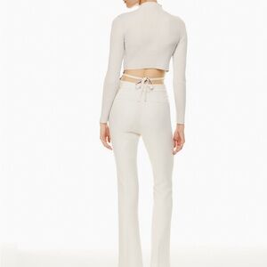 - Aritiza Babaton
Sculpt Knit Tie-Back Longsleeve xs